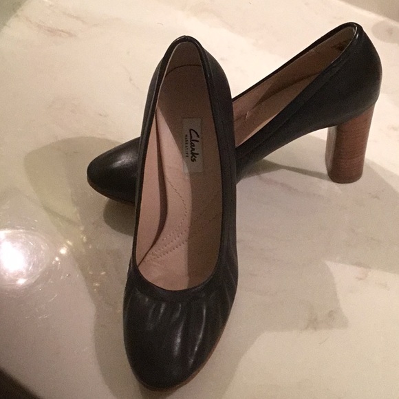 Clark’s size 9.5 in Black. Soft as Butter - Picture 2 of 8